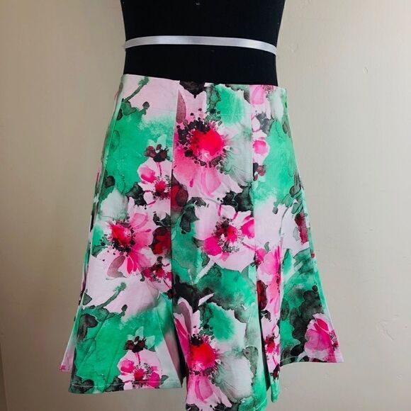 Red Berry Faux Leather Floral Skater Skirt Circle Skirt, Perfect for Spring - Picture 7 of 9